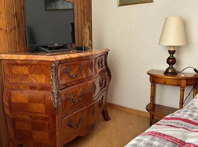 Logement Entier: Appartement. Chez Gilbert * 克莱恩 蒙塔纳